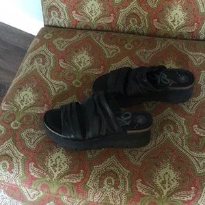 OTBT Black Sandles
